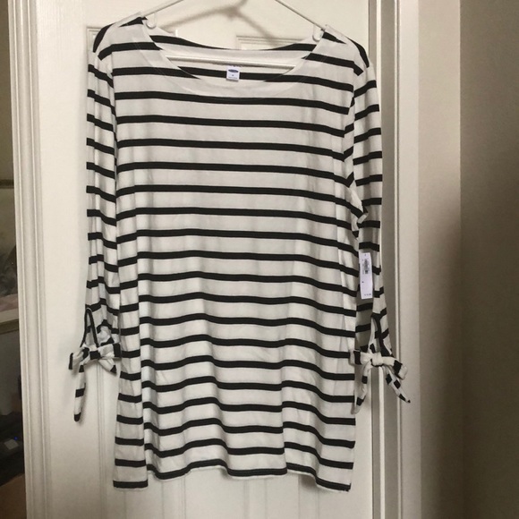 Old Navy Tops - Old Navy 3/4 Sleeve Striped Boatneck Top